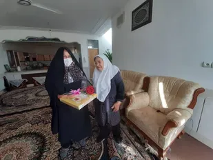 بسیجیان پایگاه عشایری با مادر شهید نجاتعلی زمانی دیدار کردند