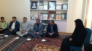 دیدار مسئول بسيج مهندسين صنعت و معدن خوزستان با مادر شهیدان افروزیان