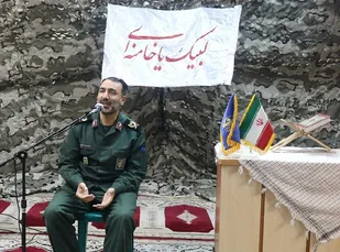دشمن  در پی دو قطبی کردن جامعه  است