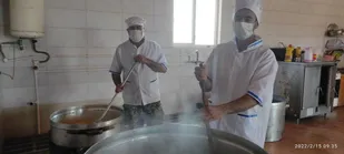 طبخ آش نذری به مناسبت میلاد اولین و آخرین مولود کعبه، حضرت علی(علیه السلام)