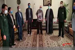 دیدار مسئولین اسدآباد با خانواده شهدای دانش&zwnj;آموز