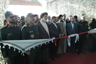 افتتاح نمایشگاه مشق ایستادگی در بام ایران
