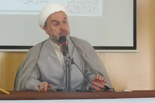 معلم باید همانند شمعی بسوزد تا روشنایی ببخشد/حلم و بردباری از ویژگی&zwnj;های معلم است