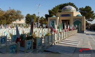 تجدید عهد و میثاق کارکنان ناحیه بسیج دانشجویی استان اصفهان با شهدا