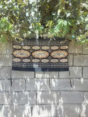 توزیع پرچم های عاشورائی در بازفت