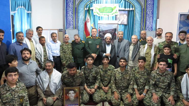حضور پرشور بسیجیان بخش دلوار در نماز جمعه به مناسبت هفته دفاع مقدس
