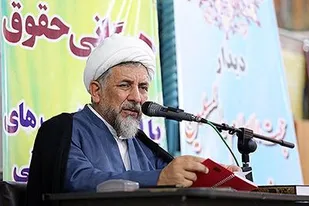 گسترش حرام خواری در جامعه یک آسیب بزرگ است