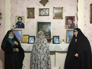 دیدار خادم الشهداءِ پایگاه انصارالخامنه ای شهریار با خانواده معظم  شهدا