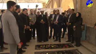 عطرافشانی و غبارروبی گلزار شهداء در هفته کار و کارگر