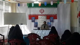 جلسه روشنگری شورا و فرهنگیان و فرماندهان پوینده به مناسبت گرامیداشت روز نجف&zwnj;آباد