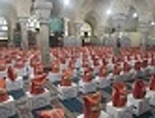 توزیع بسته های معیشتی و بهداشتی میان نیازمندان محله امام زاده یحیی (ع)