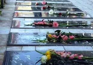 غبارروبی قبور مطهر شهدای شهرستان اردل