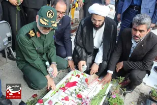 عطرافشانی گلزار شهدا در ساری