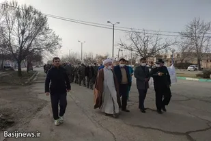 حضور وابستگان و جانبازان در کنار پاسداران باعث افزایش روحیه جهاد و انتقال تجربیات است