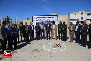 کلنگ احداث درمانگاه تخصصی شهید تسلیم در لارستان به زمین زده شد