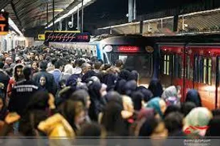 شلوغی ایستگاه های مترو در نخستین روز تعطیلی تهران