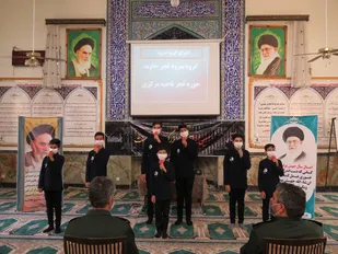 اجرای گروه سرود فجر جاوید حوزه فجر در جمع سربازان ناحیه مرکزی یزد