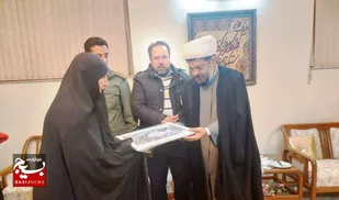 تکریم از خانواده شهید میرزایی اشکذری در مشهد