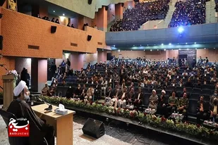 شهید سلیمانی یک الگوی مردمی و معاصر برای تربیت فرزندان این سرزمین است