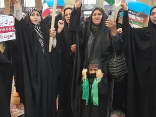 اجتماع بزرگ مادران و کودکان ایلامی در حمایت از مظلومیت کودکان غزه با اجرای مراسم محلی "مور" ادر مصلی امام خمینی (ره) ایلام برگزار شد.