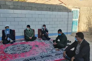 مسؤول نمایندگی ولی فقیه و فرمانده ناحیه ارسنجان، با خانواده متوفیان ناشی از ویروس کرونا دلجویی کردند