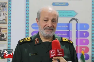 فرمانده معظم کل قوا، سپاه را یک نیروی نظامی صِرف نمی&zwnj;دانند چرا که این نهاد به بسیج و بدنه مردم متصل است