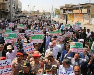 نمازگزاران برازجانی در محکومیت اغتشاشات اخیر راهپیمایی کردند