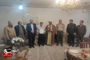 دیدار جمعی از مسئولین و بسیجیان ملایر با خانواده شهید &laquo;میرزایی&raquo;