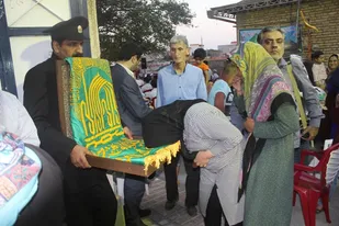مراسم پرچم گردانی پرچم متبرک به حرم مطهرحضرت علی ابن موسی الرضا(ع)