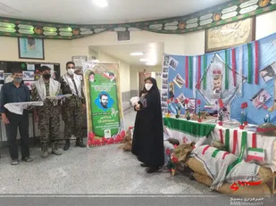 توزیع بسته های فرهنگی با شعار "ما قوی هستیم" به همت بسیج فرهنگیان خمینی شهر