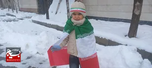 بارش برف و سرما هم نتوانست مانع حضورمردم در راهپیمایی ۲۲ بهمن شود