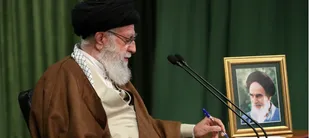زنان شهید، جانباز و آزاده از برترین قله&zwnj;های افتخارات انقلاب اسلامی هستند