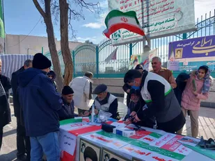 برپایی ایستگاه سلامت در راهپیمایی ۲۲ بهمن در زنجان+تصاویر