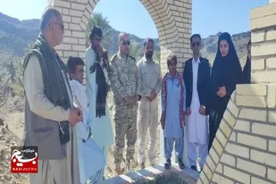 غبارروبی مزار شهید یارمحمد درزاده در روستای سوخته&zwnj;مک بخش بم&zwnj;پشت