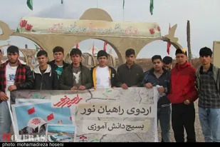 دانش آموزان زنجانی در قالب اردوی راهیان نور از مناطق عملیاتی جنوب کشور بازدید کردند.