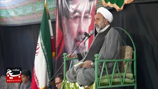 مراسم یادبود رهبر شهید در درمانگاه امام خمینی (ره)  یزد برگزار شد