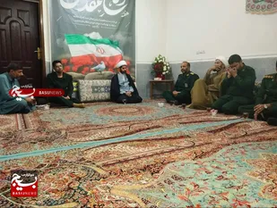 دیدار فرمانده و کارکنان ناحیه مقاومت بسیج هیرمند با امام جمعه شهرستان به مناسبت هفته دفاع مقدس&nbsp;