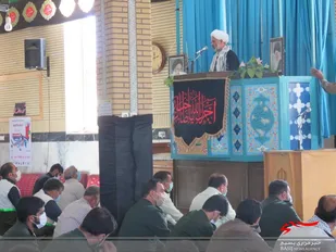 حضور نیروهای نظامی و انتظامی شهرستان زرندیه در نماز جمعه