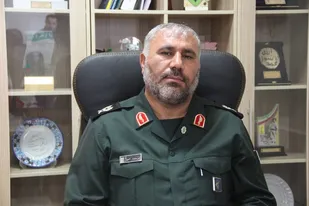 اهتزاز پرچم متبرک در میدان قمربنی هاشم (ع) شهرکرد