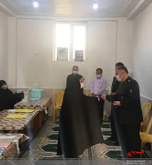 بازدید فرمانده سپاه ثارالله از کارگاه تولید ماسک حوزه فاطمیه (س)