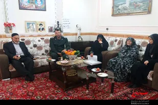 سرکشی مسئولین سپاه و کانون بسیج هنرمندان ملایر از خانواده شهید &laquo;بهرامی&raquo;
