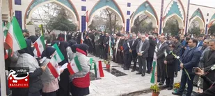 تمثال مبارک امام خمینی(ره) در تنکابن گلباران شد