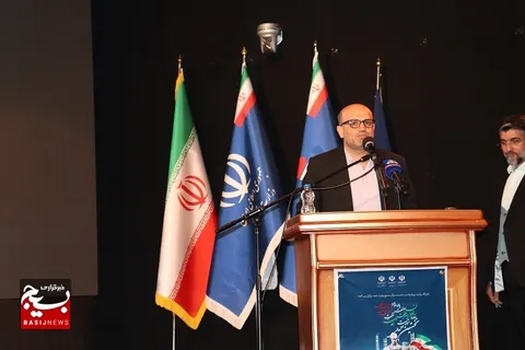 سخنرانی مسئول سازمان بسیج مهندسین صنعت و معدن در مراسم راویان پیشرفت صنعت نفت در مرکز همایش‌های بین المللی وزارت نفت