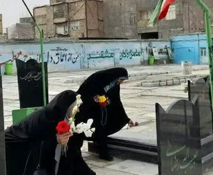 گلباران و غباروبی مزارشهدا شهر صالحیه