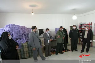 بازدید فرماندار و فرمانده سپاه اسدآباد از کارگاه تولید ماسک