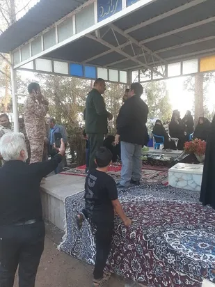 فرمانده لشکر14امام حسین(علیه السلام)با حضور بر سر مزار مادر شهید غلامی ادای احترام نمود