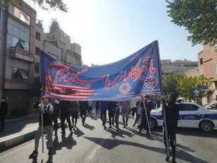 حضور بازیکنان و عوامل باشگاه فرهنگی ورزشی مقاومت در راهپیمایی ۱۳ آبان