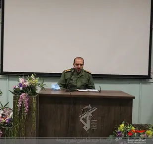 باید با جدیت و کار جهادی در مسیر شکوفایی بسیج و سپاه حرکت کنیم