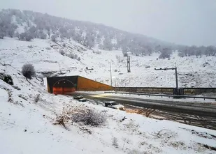 لباس سفید اولین برف زمستانی بر تن کوهساران ایلام