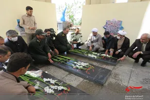 عطرافشانی گلزار شهدای ملایر به&zwnj;مناسبت سالروز آزادسازی خرمشهر